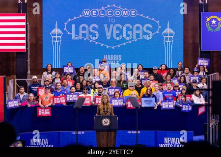 Las Vegas, Stati Uniti. 31 ottobre 2024. Jennifer Lopez parla durante un evento della campagna al Craig Ranch Amphitheatre venerdì 31 ottobre 2024 a Las Vegas, Nevada. Foto: Paul Citone/imageSPACE credito: Imagespace/Alamy Live News Foto Stock