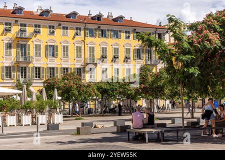 Piazza Garibaldi - punto di riferimento Piazza Garibaldi, la piazza più antica di Nizza. Nizza Francia, Costa Azzurra, Sud della Francia, Vieux-Nice, Alpes-Côte dAzur Foto Stock