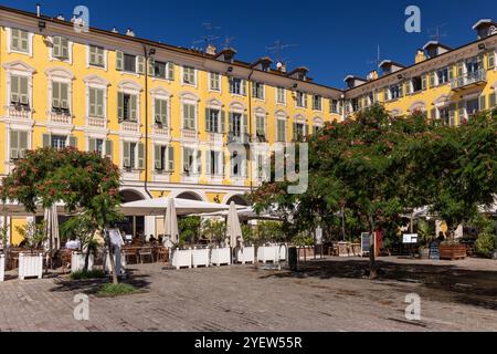 Piazza Garibaldi - punto di riferimento Piazza Garibaldi, la piazza più antica di Nizza. Nizza Francia, Costa Azzurra, Sud della Francia, Vieux-Nice, Alpes-Côte dAzur Foto Stock