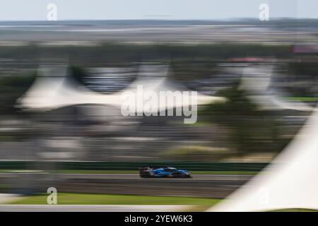 Sakhir, Bahrein. 1 novembre 2024. Apine Endurance Team No.35 Hypercar - Alpine A424, Paul-Loup Chatin (fra), Ferdinand Habsburg-Lothringen (AUT), Jules Gounon (fra) durante la terza posizione. Ahmad al Shehab/Alamy Live News. Foto Stock