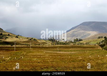 montagne maumturk alla fine della valle glaciale della valle del maam nel paese di joyce, contea di galway, repubblica d'irlanda Foto Stock