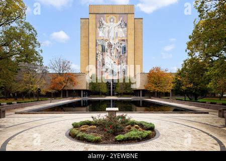 Il murale della parola di vita, noto anche come Touchdown Jesus, si trova nel campus dell'Università di Notre Dame Foto Stock