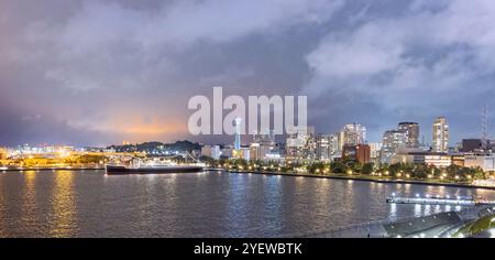 Il porto di Yokohama di notte a Yokohama, in Giappone, il 5 ottobre 2024 Foto Stock