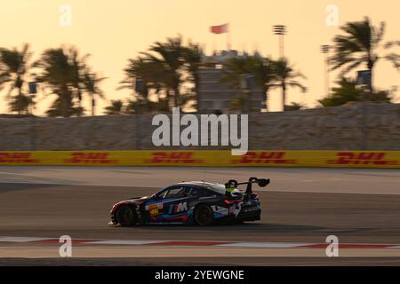 Sakhir, Bahrein. 1 novembre 2024. TEAM WRT No.46 - BMW M4 LMGT3, Ahmad al Harthy (OMN), Valentino Rossi (ITA), Maxime Martin (BEL) durante le qualifiche. Ahmad al Shehab/Alamy Live News. Foto Stock