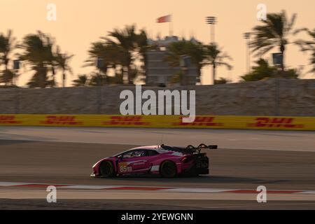 Sakhir, Bahrein. 1 novembre 2024. Iron Dames No.85 - Lamborghini Huracan LMGT3 Evo2, Sarah Bovy (BEL), Rahel Frey (CHE), Michelle Gatting (DNK) durante le qualifiche. Ahmad al Shehab/Alamy Live News. Foto Stock