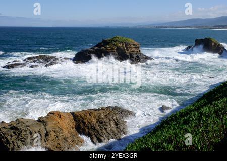 Una passeggiata costiera nella città di Foz sulla costa settentrionale della Galizia Foto Stock