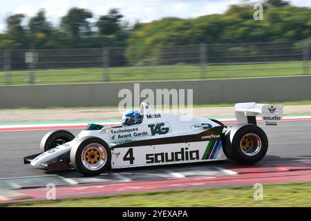 Scarperia, Italia - 12 ottobre 2024: Williams FW08 dell'anno 1982 ex Keke Rosberg guida di Unknown in azione durante la sessione di prove sul circuito del Mugello Foto Stock
