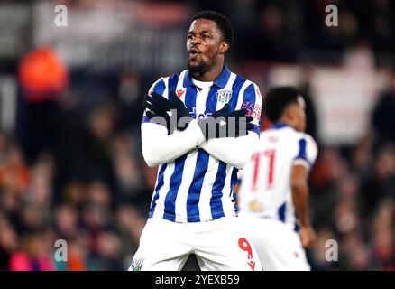 Josh Maja di West Bromwich Albion celebra il primo gol della squadra durante la partita per il titolo Sky Bet a Kenilworth Road, Luton. Data foto: Venerdì 1 novembre 2024. Foto Stock