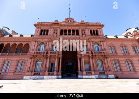 Casa Rosada (Casa Rosa), palazzo presidenziale situato in piazza Mayo a Buenos Aires, Argentina, vista dall'ingresso principale Foto Stock