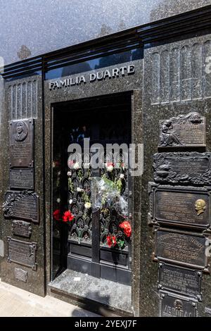 Buenos Aires, Argentina - gian31, 2024 - la tomba di Maria Eva Duarte de Peron, meglio conosciuta come evita Peron al Cimitero la Recoleta (spagnolo: Cementerio Foto Stock