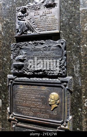 Buenos Aires, Argentina - gian31, 2024 - la tomba di Maria Eva Duarte de Peron, meglio conosciuta come evita Peron al Cimitero la Recoleta (spagnolo: Cementerio Foto Stock