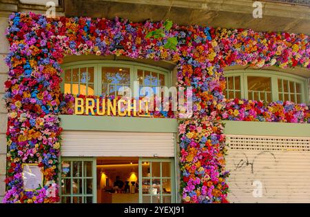 BARCELLONA, SPAGNA - 3 ottobre 2024: Barcellona è la capitale della Catalogna. Barcellona e' una delle principali destinazioni turistiche con un'architettura unica, c Foto Stock