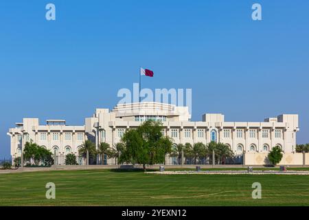 L'Amiri Diwan (il luogo di lavoro ufficiale e l'ufficio dell'emiro, il vice emiro e primo ministro dello Stato del Qatar) a Doha, Qatar Foto Stock