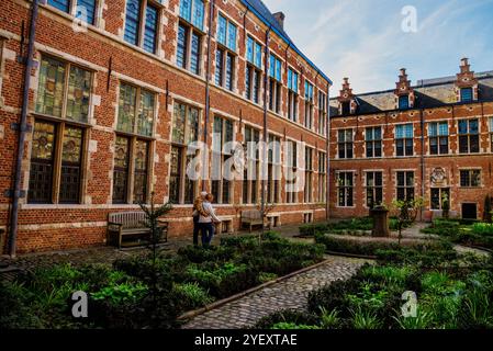 Cortile in stile rinascimentale fiammingo del Museo Plantin-Moretus ad Anversa, Belgio. Foto Stock