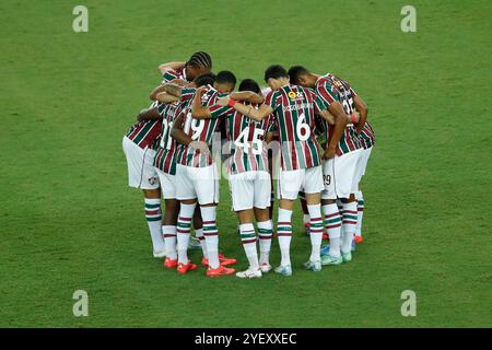 Rio de Janeiro, Brasile. 1 novembre 2024. I giocatori del Fluminense hanno preceduto la partita tra Fluminense e Gremio, per la serie A 2024 brasiliana, allo Stadio Maracana, a Rio de Janeiro il 1° novembre. Foto: Nadine Freitas/DiaEsportivo/Alamy Live News crediti: DiaEsportivo/Alamy Live News Foto Stock