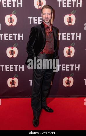 New York, Stati Uniti. 31 ottobre 2024. James D. Sasser partecipa alla serata di apertura Off-Broadway per il musical "Teeth" al New World Stages Theatre di New York il 31 ottobre 2024. (Foto di Lev Radin/Sipa USA) credito: SIPA USA/Alamy Live News Foto Stock