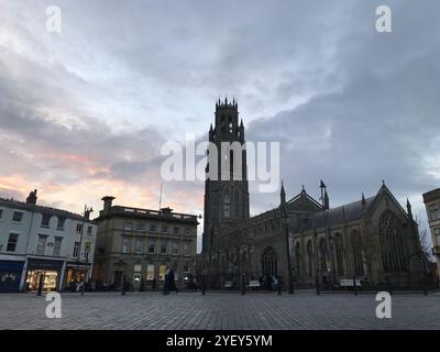 Vista panoramica della chiesa di St Botolph e del mercato al tramonto nel Lincolnshire di Boston Foto Stock