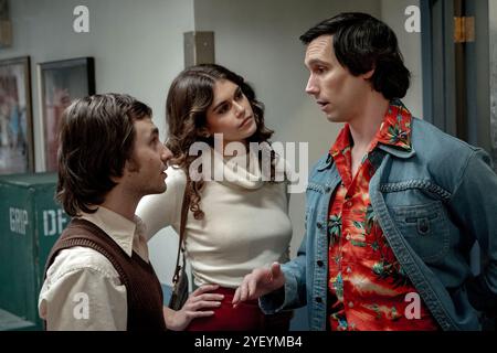 KAIA GERBER, CORY MICHAEL SMITH e GABRIEL LABELLE in SATURDAY NIGHT (2024), diretto da JASON REITMAN. Credito: FOTO/album SONY Foto Stock