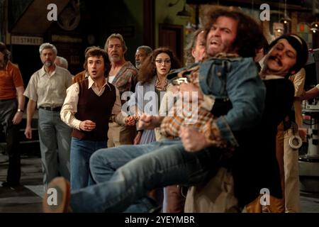 DYLAN O'BRIEN, ELLA HUNT, GABRIEL LABELLE E MATT WOOD IN SATURDAY NIGHT (2024), DIRETTO DA JASON REITMAN. Credito: FOTO/album SONY Foto Stock