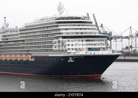 Kreuzfahrt-Kreuzfahrtschiff Regina Anne der Qunard Rederei verlaesst den Hafen von Hamburg in Deutschland. Kreuzfahrt - Kreuzfahrtschiff Queen Anne *** nave da crociera Queen Anne of the Qunard Rederei lascia il porto di Amburgo in Germania nave da crociera Queen Anne Foto Stock