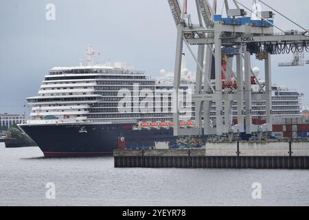 Kreuzfahrt-Kreuzfahrtschiff Regina Anne der Qunard Rederei verlaesst den Hafen von Hamburg in Deutschland. Kreuzfahrt - Kreuzfahrtschiff Queen Anne *** nave da crociera Queen Anne of the Qunard Rederei lascia il porto di Amburgo in Germania nave da crociera Queen Anne Foto Stock