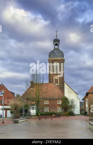 La chiesa parrocchiale cattolica di San Maurizio si trova nel centro di Nordkirchen, Germania, Europa Foto Stock