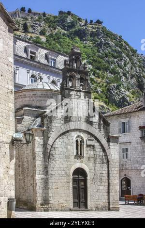 La chiesa di San Luca risale al 1195, Cattaro, Montenegro, Europa Foto Stock