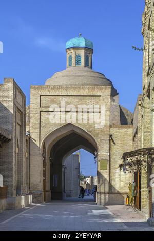 Toki Sarrofon o Toqi Sarafon è un tradizionale bazar coperto nel centro storico di Bukhara, Uzbekistan, Asia Foto Stock