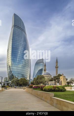 Vista delle Torri delle fiamme, Baku, Azerbaigian, Asia Foto Stock