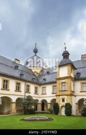 Palazzo (Schloss) Seehof è stato costruito tra il 1684 e il 1695 vicino a Bamberga, Germania. Cortile Foto Stock