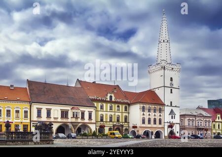 Il municipio di Kadan si trova sulla piazza principale della città, repubblica Ceca Foto Stock