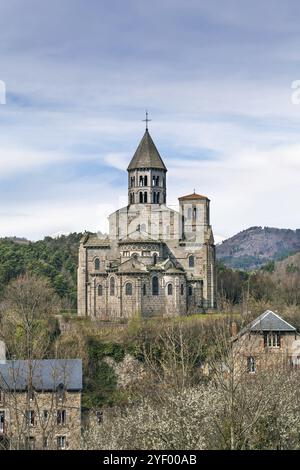 Saint-Nectaire Chiesa risale al 12 ° secolo in Auvergne regione del sud della Francia Foto Stock
