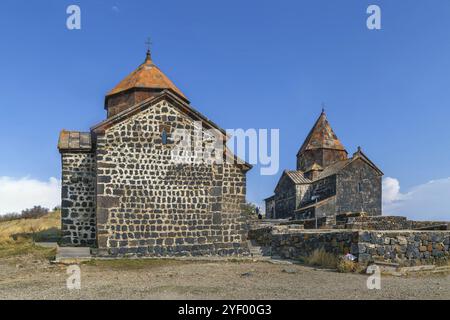 Sevanavank è un complesso monastico situato su una penisola sulla sponda nord-occidentale del lago Sevan, Armenia, Asia Foto Stock