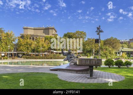 Monumento ad Arno Babajanyan in Piazza della libertà a Erevan, Armenia, Asia Foto Stock