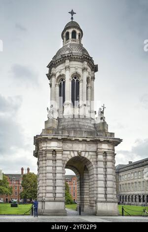 Il Campanile del Trinity College di Dublino e' un campanile e uno dei suoi punti di riferimento piu' iconici, l'Irlanda, l'Europa Foto Stock