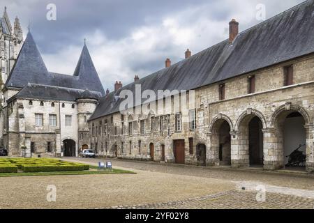 Cortile dell'ex Palazzo Vescovile, Beauvais, Francia, Europa Foto Stock