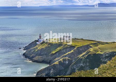 Il faro di Baily è un faro situato nella parte sud-orientale di Howth Head nella contea di Dublino, Irlanda, Europa Foto Stock