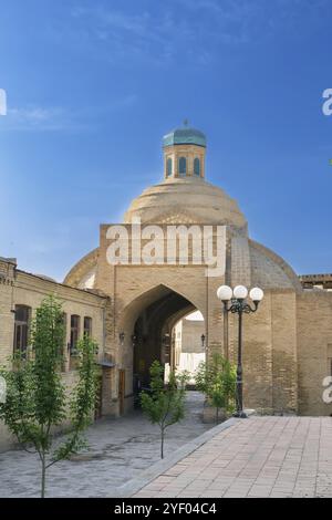 Toki Sarrofon o Toqi Sarafon è un tradizionale bazar coperto nel centro storico di Bukhara, Uzbekistan, Asia Foto Stock