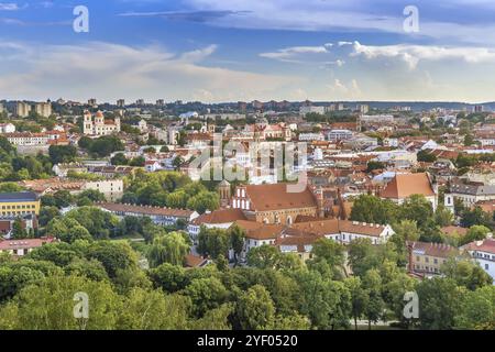 Paesaggio urbano di Vilnius da tre croci collinari, Lituania, Europa Foto Stock