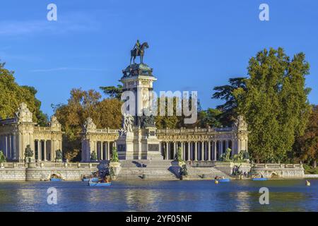 Il Monumento al Re Alfonso XII si trova nel Parco del Buen Retiro, Madrid, Spagna, Europa Foto Stock