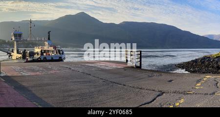 Traghetto di Corran, traghetto attraverso i rami di Loch, Nether Lochaber Ferry Terminal, Fort William, Highlands, Scozia, Gran Bretagna Foto Stock