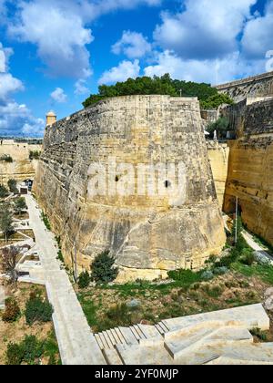 Le fortificazioni di la Valletta, Malta (Bastione di San Giovanni) Foto Stock