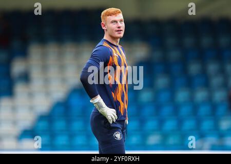 Gillingham, Regno Unito. 2 novembre 2024. Mackenzie Chapman di Blackpool si riscalda prima della partita del primo turno della Coppa degli Emirati Arabi Gillingham vs Blackpool al MEMS Priestfield Stadium, Gillingham, Regno Unito, 2 novembre 2024 (foto di Izzy Poles/News Images) a Gillingham, Regno Unito, il 2/11/2024. (Foto di Izzy Poles/News Images/Sipa USA) credito: SIPA USA/Alamy Live News Foto Stock