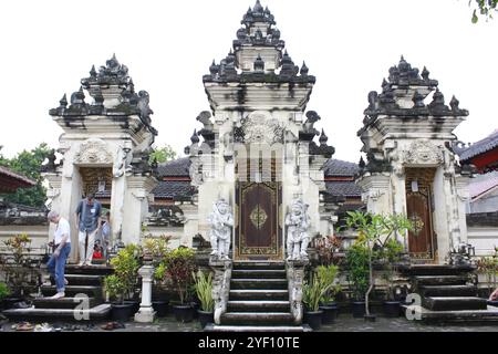 Il Tempio di Jagatnatha, un luogo di culto per gli indù a Yogyakarta, che è anche visitato dai turisti per sperimentare l'atmosfera di Bali. Foto Stock