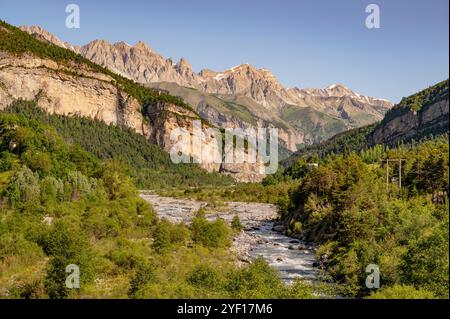 Il fiume Var vicino a Saint-Martin-d’Entraunes nelle Alpi francesi, Alpes-Maritimes, Francia Foto Stock