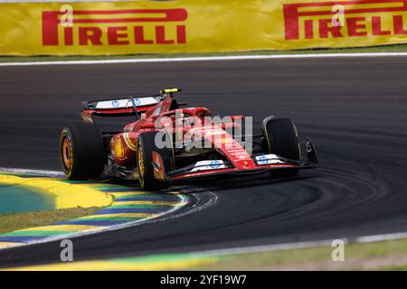 San Paolo, Brasile. 16 ottobre 2024. SAN PAOLO, BRASILE - 02 NOVEMBRE: Carlos Sainz di Spagna alla guida (55) della Ferrari SF-24 durante la gara sprint del Gran Premio del Brasile di Formula 1 FIA all'autodromo Jose Carlos Pace il 2 novembre 2024 a Interlagos, San Paolo, Brasile. (Marcelo Machado de Melo /SPP) credito: SPP Sport Press Photo. /Alamy Live News Foto Stock