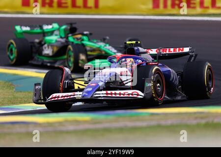 San Paolo, Brasile. 16 ottobre 2024. SAN PAOLO, BRASILE - 02 NOVEMBRE: Yuki Tsunoda del Giappone guida la (22) Visa Cash App RB VCARB 01 durante la gara sprint del Gran Premio del Brasile di Formula 1 FIA all'autodromo Jose Carlos Pace il 2 novembre 2024 a Interlagos, San Paolo, Brasile. (Marcelo Machado de Melo /SPP) credito: SPP Sport Press Photo. /Alamy Live News Foto Stock