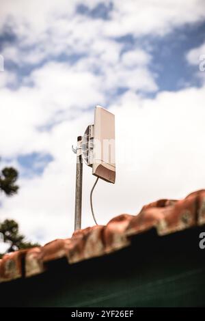 Antenna digitale interna o esterna, amplificatore di segnale wi fi modem esterno amplificato, utilizzato nelle regioni rurali o negli hotel Foto Stock