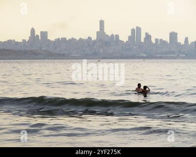 Beirut, Libano. 2 novembre 2024. Skyline di Beirut, Libano, 2 novembre 2024. (Foto di Elisa Gestri/Sipa USA) credito: SIPA USA/Alamy Live News Foto Stock