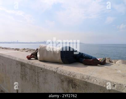 Beirut, Libano. 2 novembre 2024. Skyline di Beirut, Libano, 2 novembre 2024 2024. (Foto di Elisa Gestri/Sipa USA) credito: SIPA USA/Alamy Live News Foto Stock